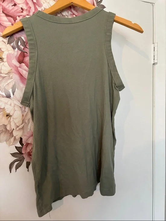 Denver Hayes Olive Ribbed Tank Top - Picture 4 of 4